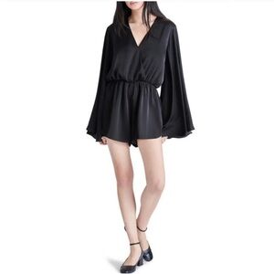 NWT Steve Madden Farrah V-Neck Long Bell Sleeve Short Romper
